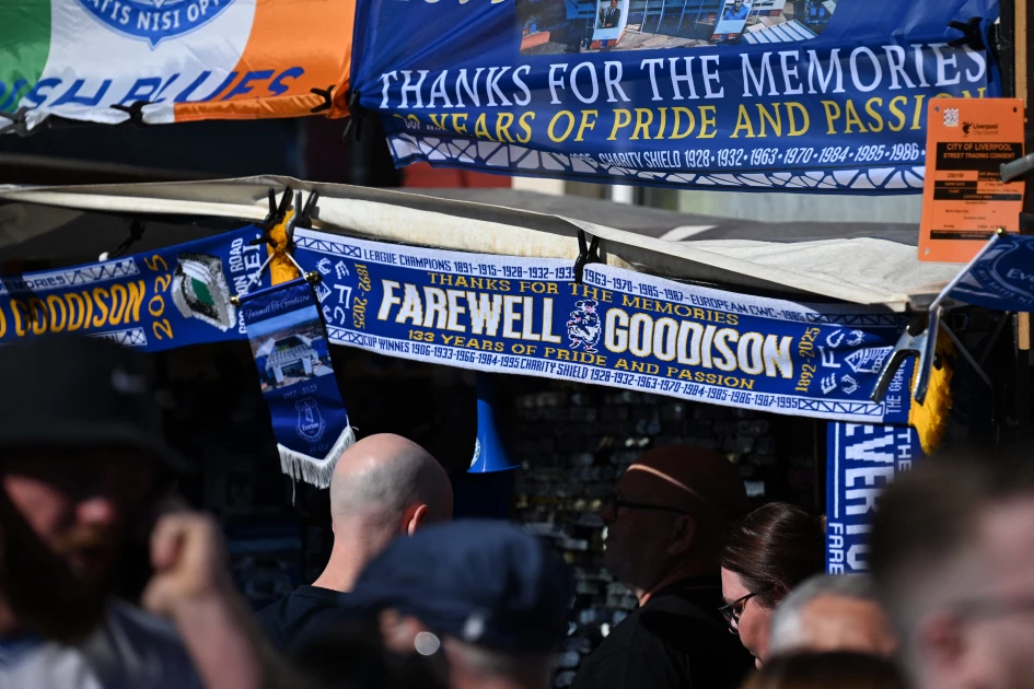 Everton beat Southampton in emotional farewell to Goodison