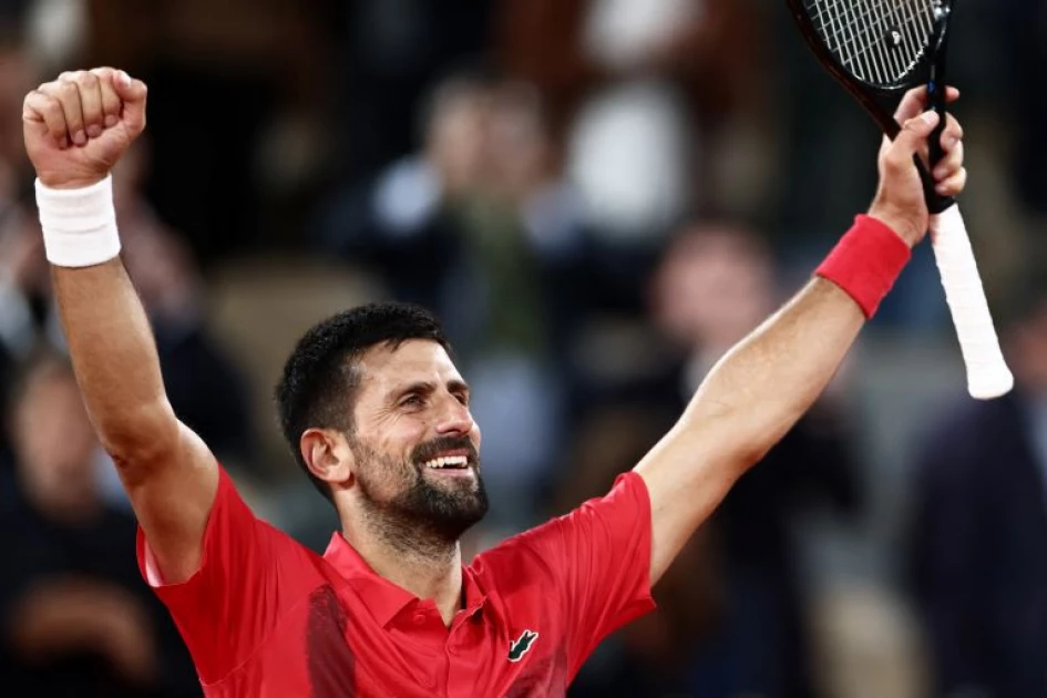 Djokovic beats Zverev after Boisson lights up French Open