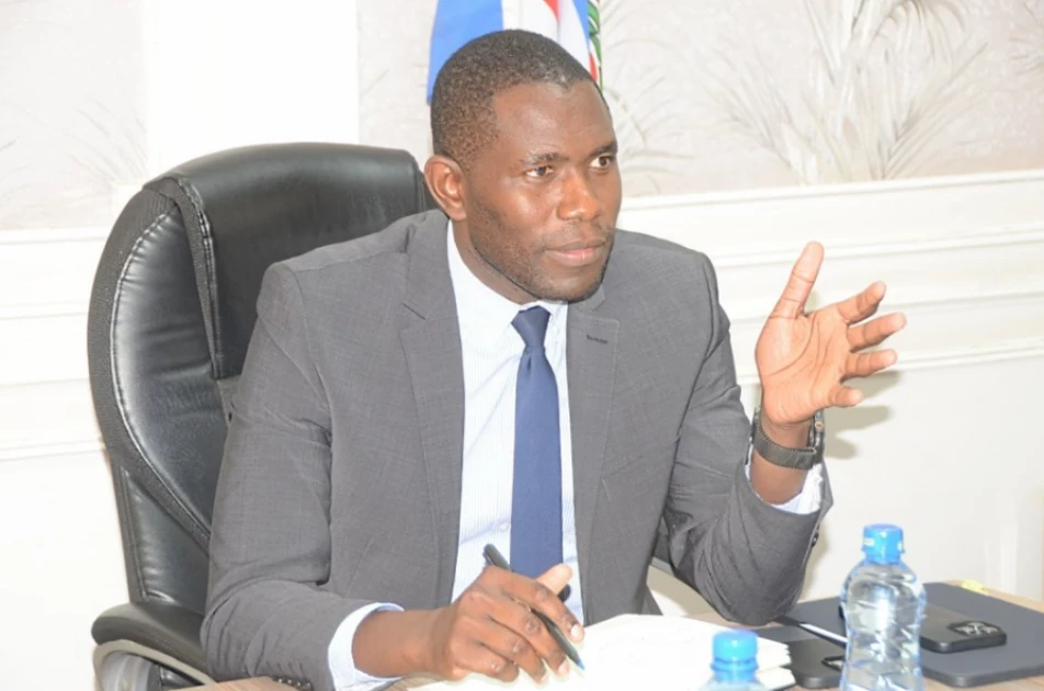 PS Oluga clarifies letter to governors over UHC staff, denies fall out with CS Duale PS Oluga clarifies letter to governors over UHC staff, denies fall out with CS Duale