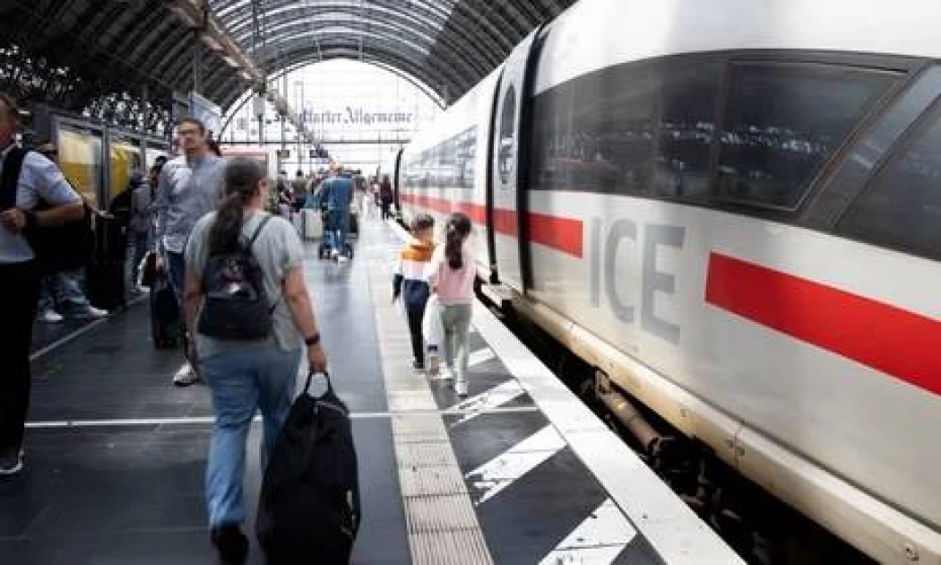 German passengers thrown off train in crew protest over dirty condition