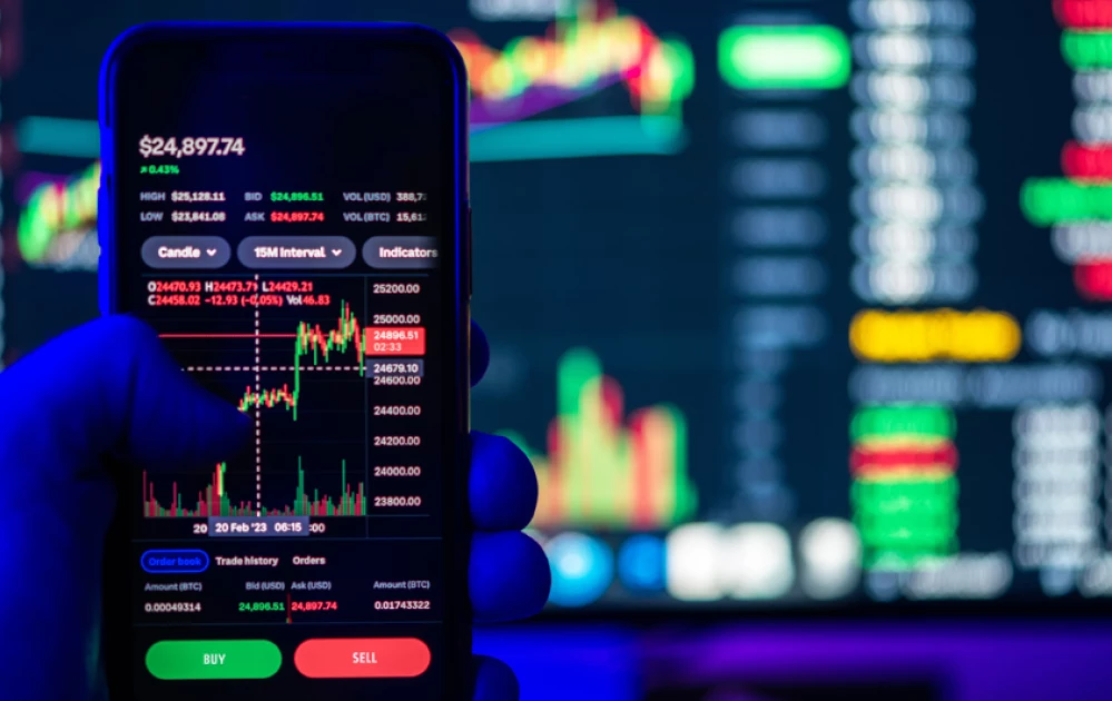 Copy Trading vs Manual Trading: Which strategy is right for you in 2025?