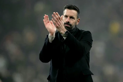 Van Nistelrooy to rejoin Dutch coaching team for World Cup