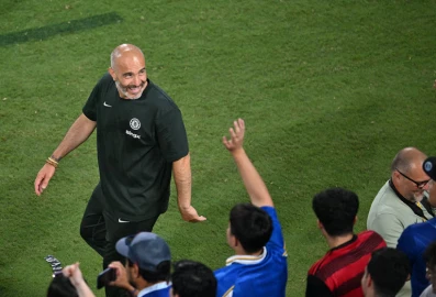 Chelsea sign Dutch defender Hato from Ajax