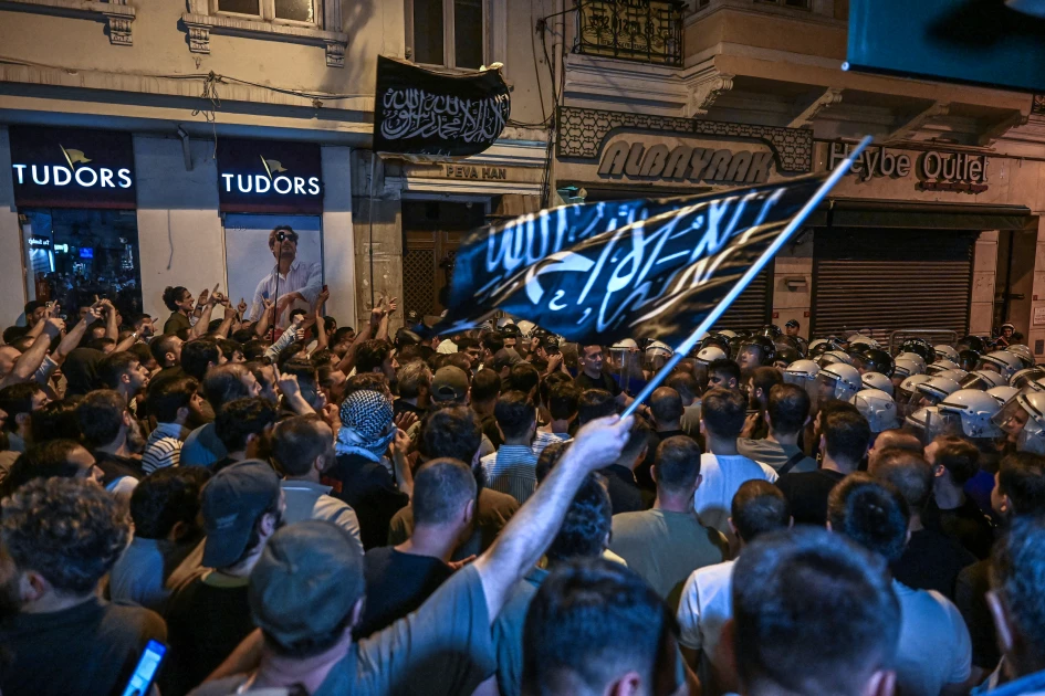 Clashes in Istanbul over alleged 'Prophet Mohammed' cartoon Clashes in Istanbul over alleged 'Prophet Mohammed' cartoon