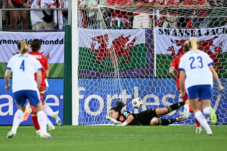 Rampant England and France reach Women's Euro 2025 quarter-finals