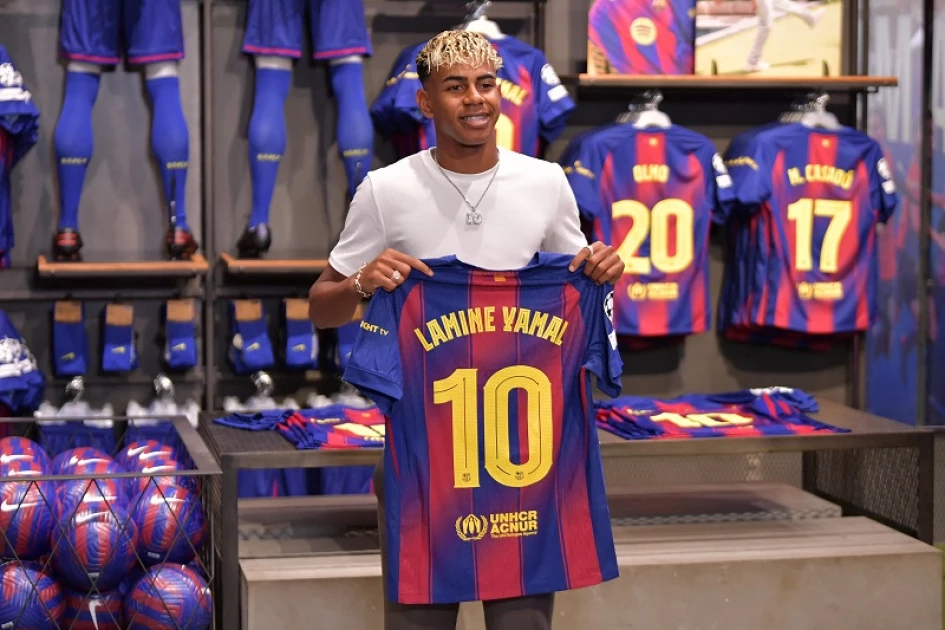 FC Barcelona Lamine Yamal 10番シャツ Lamine Yamal's No. 10 Shirt 'Sets Unprecedented Landmark