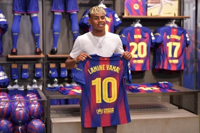 Yamal takes iconic Barcelona number 10 shirt