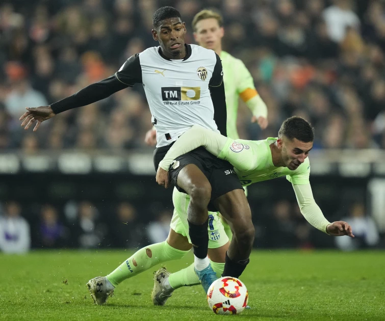 Arsenal sign Valencia defender Mosquera