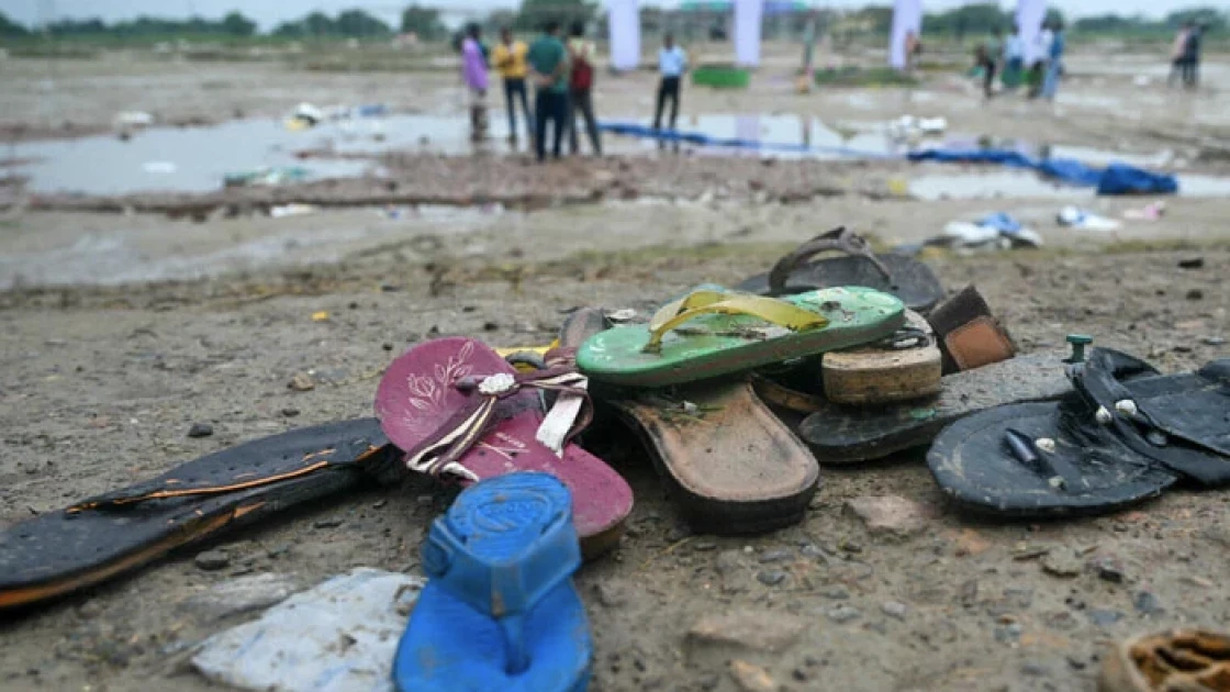 Six crushed to death in India temple stampede