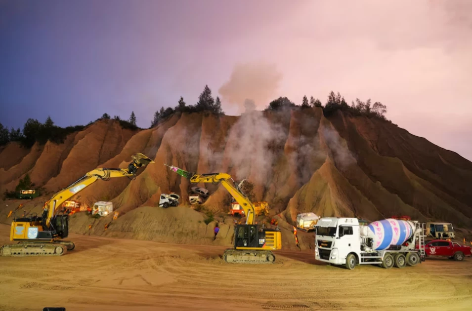 Love-struck trucks and diggers: Estonia's take on 'Romeo and Juliet'