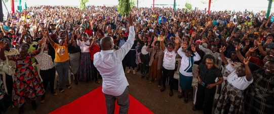  Gov't to fast-track market construction, grants for small traders