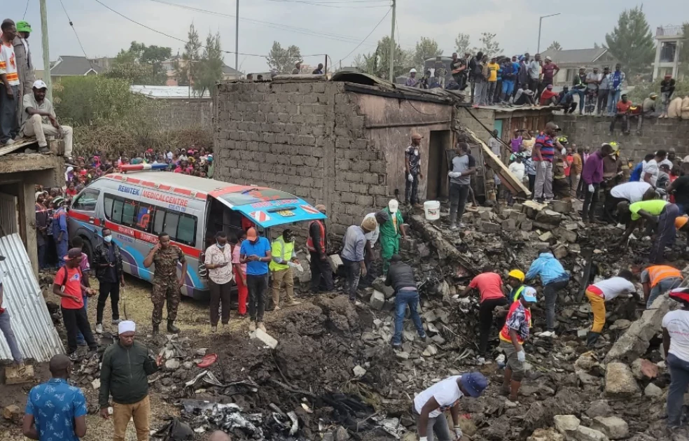 Six dead, others injured as AMREF aircraft crashes in Mwihoko, Kiambu County Six dead, others injured as AMREF aircraft crashes in Mwihoko, Kiambu County