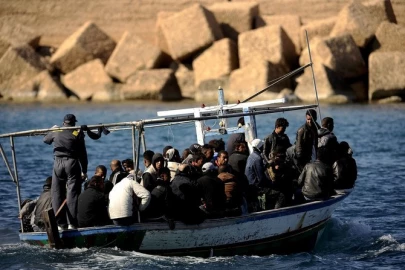 Italian authorities try to identify Lampedusa capsize victims
