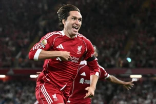 Liverpool strike late to beat Bournemouth in Premier League opener