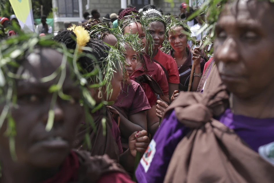 Evicted from their forests, Kenyan hunter-gatherers fight for their rights Evicted from their forests, Kenyan hunter-gatherers fight for their rights