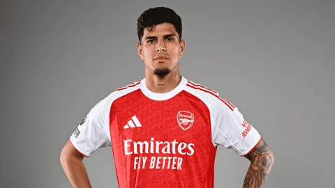 Arsenal sign Hincapie on loan from Leverkusen Arsenal sign Hincapie on loan from Leverkusen