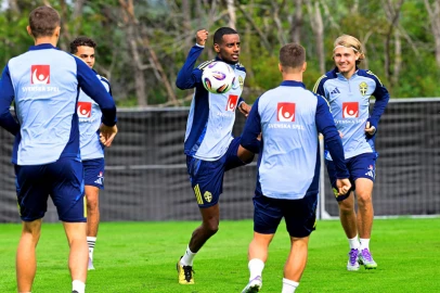 Isak trains with Sweden after record Liverpool move Isak trains with Sweden after record Liverpool move