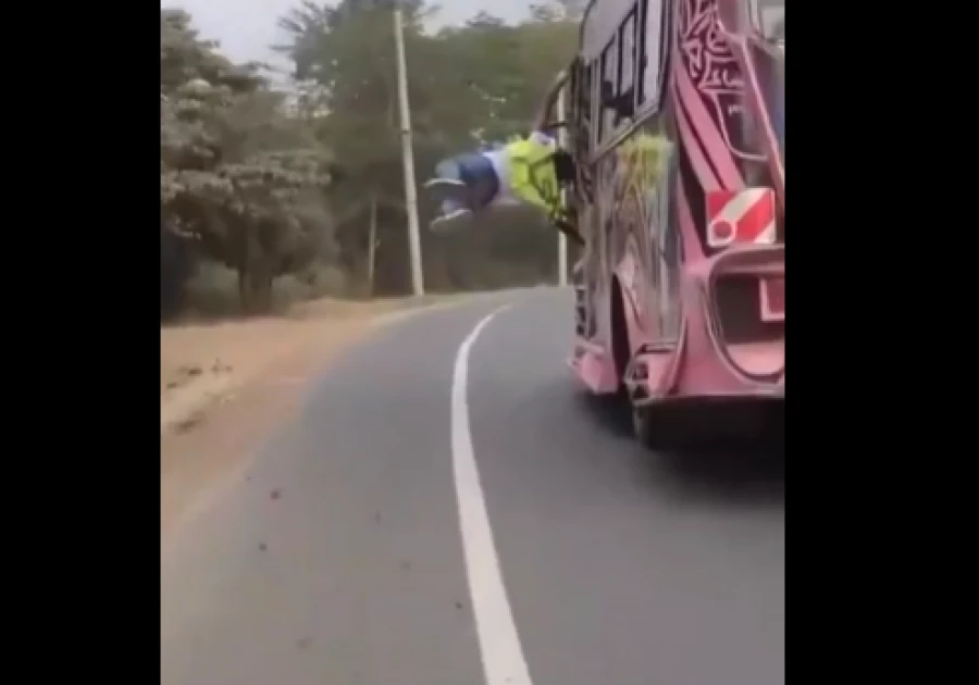 Driver arrested after viral video of tout performing stunts on moving matatu Driver arrested after viral video of tout performing stunts on moving matatu