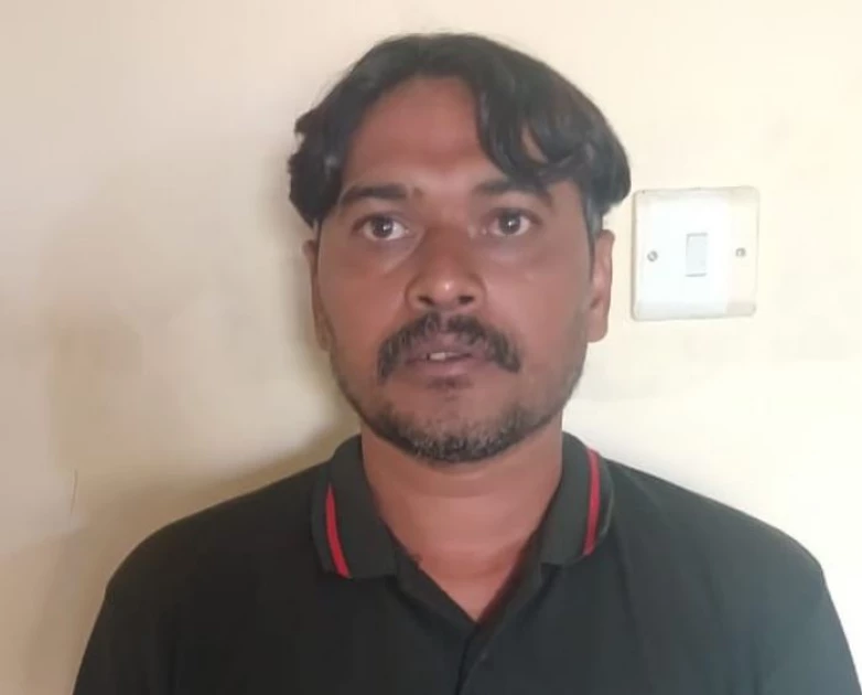 Suspected Pakistani swindler escapes mob attack after police intervention in Nakuru Suspected Pakistani swindler escapes mob attack after police intervention in Nakuru