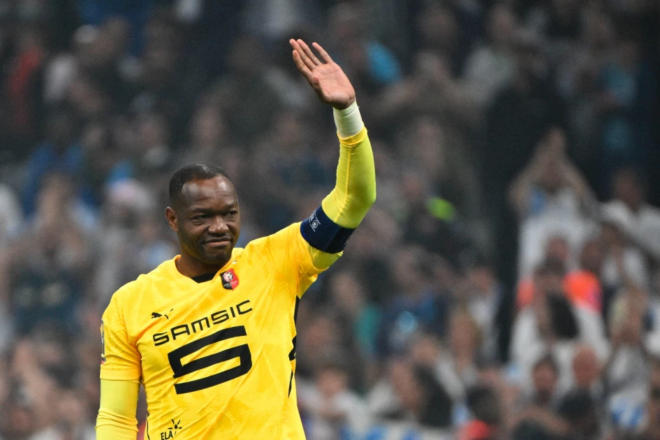 Ex-France goalkeeper Mandanda calls time on club career Ex-France goalkeeper Mandanda calls time on club career