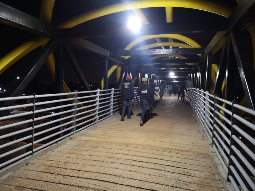 KeNHA launches operation to clear footbridges of hawkers and street families KeNHA launches operation to clear footbridges of hawkers and street families