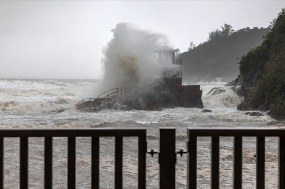 Thousands evacuated as Typhoon Matmo lashes southern China