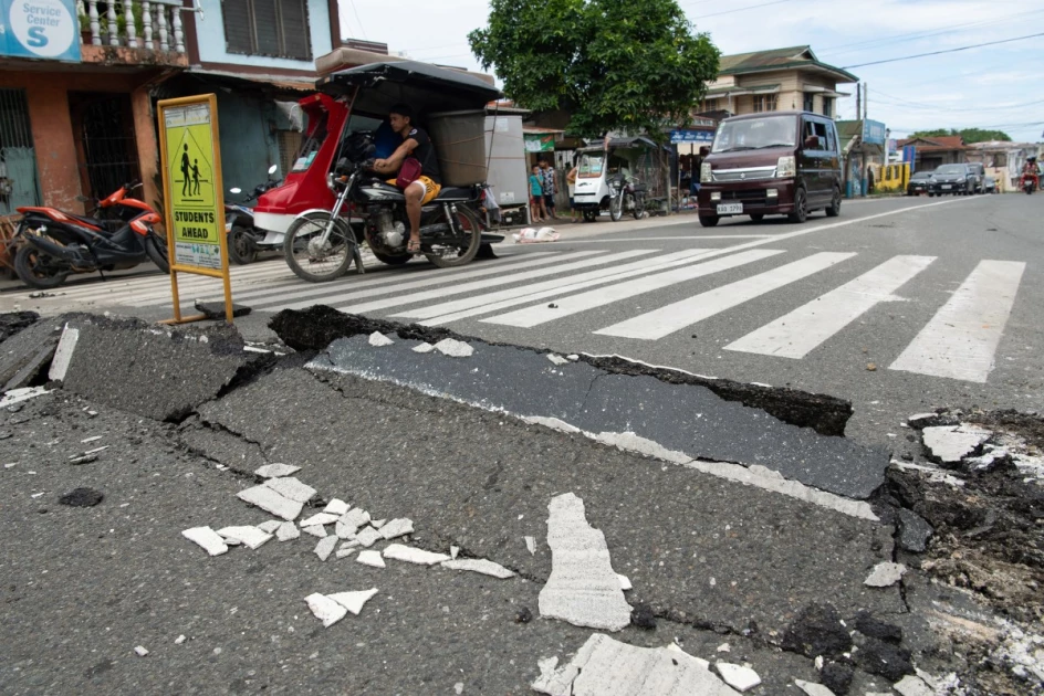 Philippines quake kills dozens as injured overwhelm hospitals