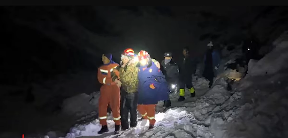All stranded Everest hikers evacuated from remote Tibetan valley