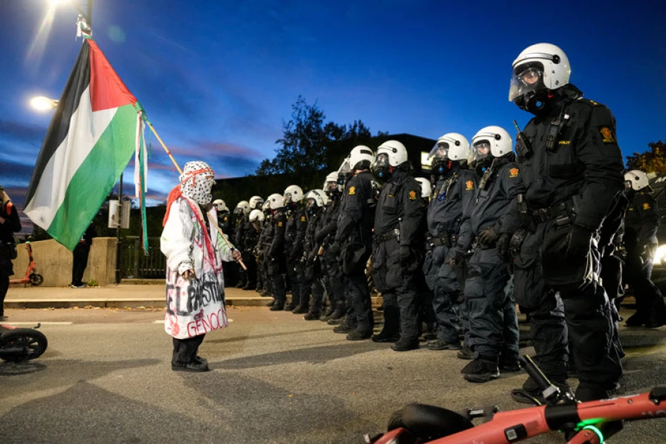 Police disperse pro-Palestinian activists outside Israel vs Norway match