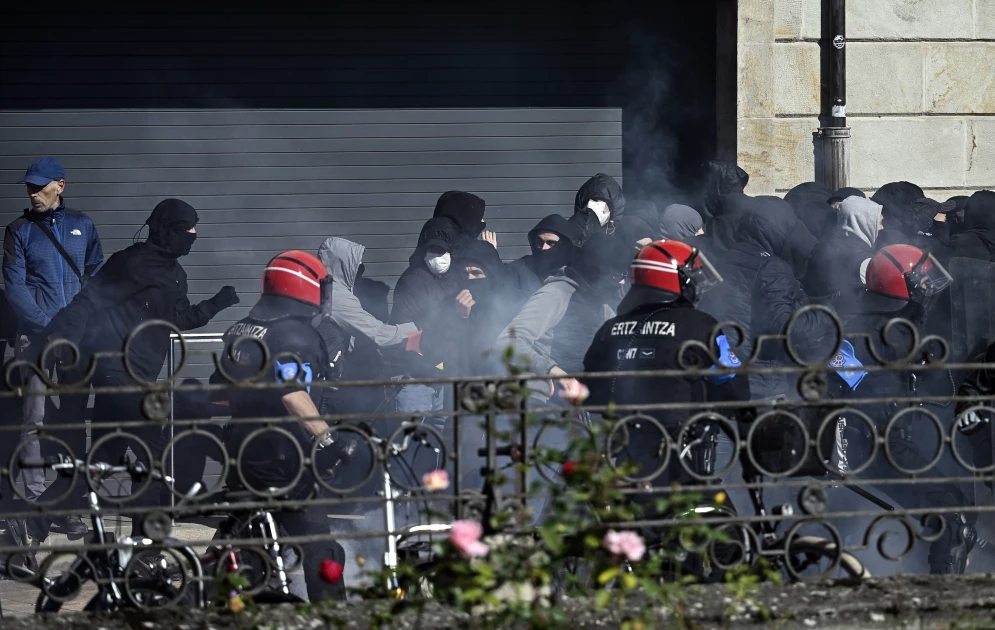 Spain arrests 17 after clashes at fascist rally