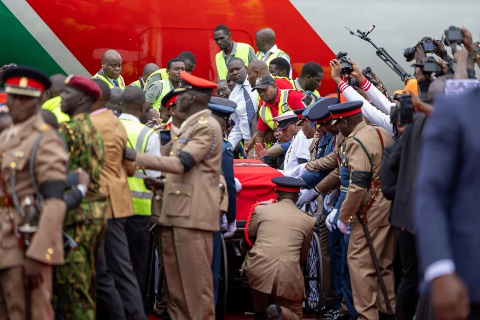 Flight RAO001 carrying Raila’s body touches down at JKIA Flight RAO001 carrying Raila’s body touches down at JKIA