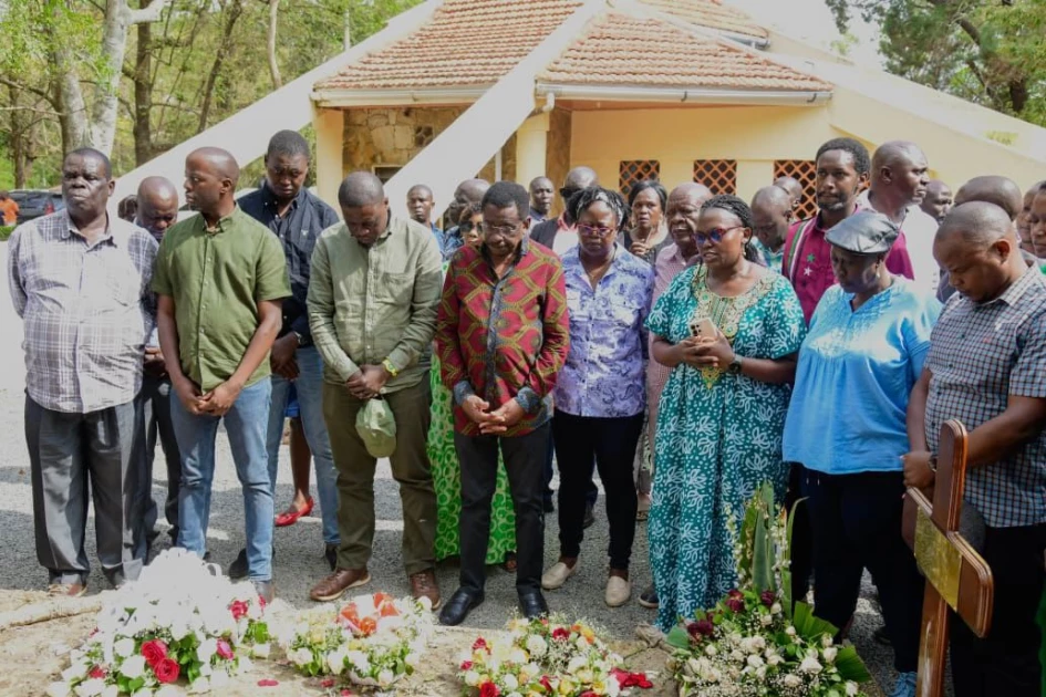 Governors Sakaja, Orengo visit Raila's family in Bondo to pay tribute days after burial Governors Sakaja, Orengo visit Raila's family in Bondo to pay tribute days after burial