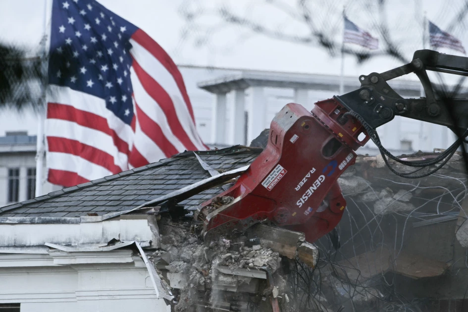 Trump confirms demolishing White House's entire East Wing Trump confirms demolishing White House's entire East Wing