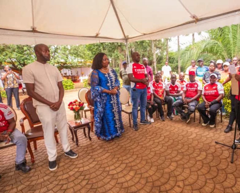 Arsenal fans pay tribute to Raila Odinga in Bondo