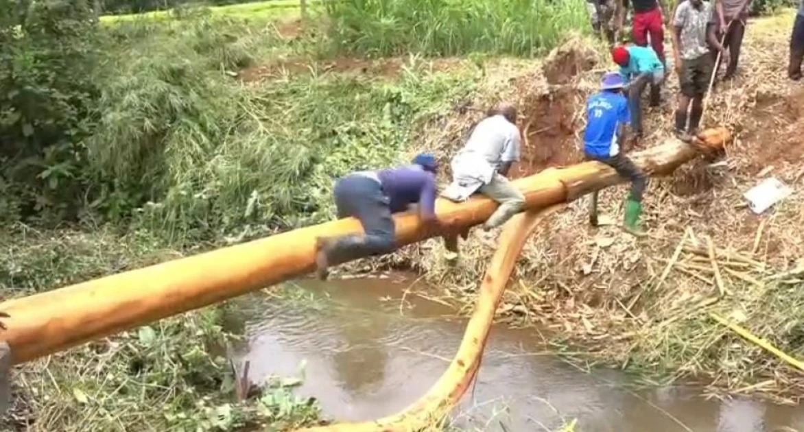 Kirinyaga residents resort to building makeshift bridge after 8 years of neglect