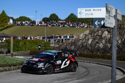 evans-title-hopes-hit-by-puncture-at-rally-saudi-arabia-n373726