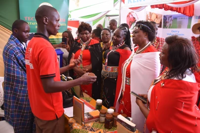 Student showcase traditional medicine at Maa cultural event