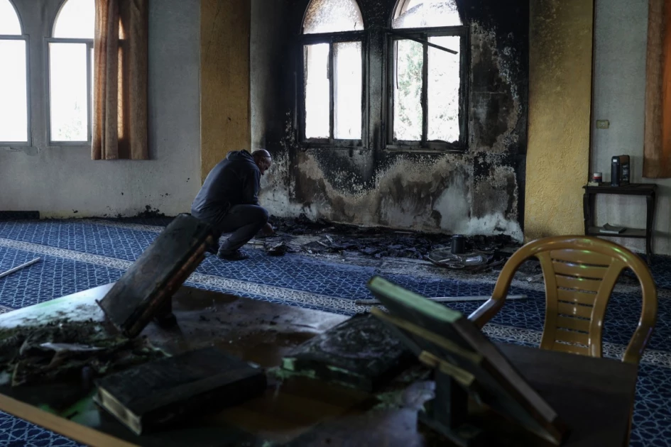 Israeli troops kill two West Bank Palestinians, settlers set mosque ablaze