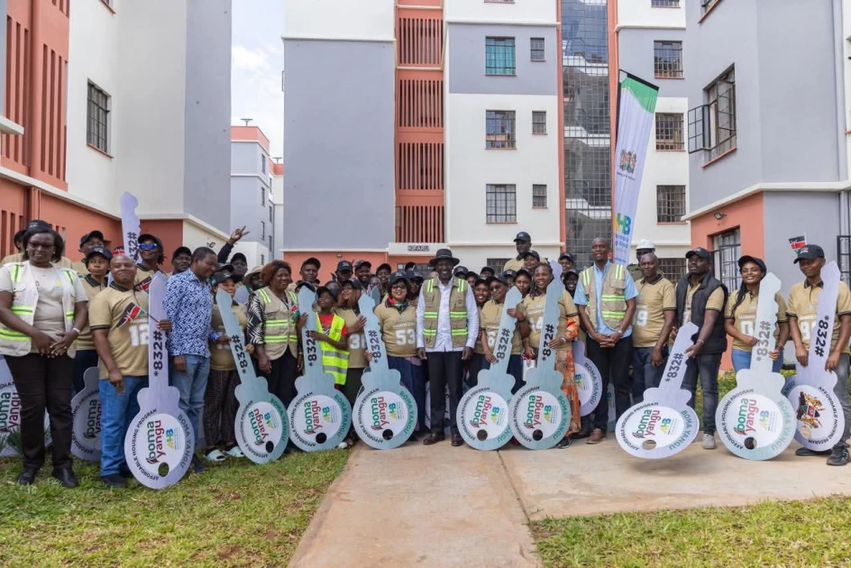President Ruto hands over keys to 176 Boma Yangu home owners in Machakos 