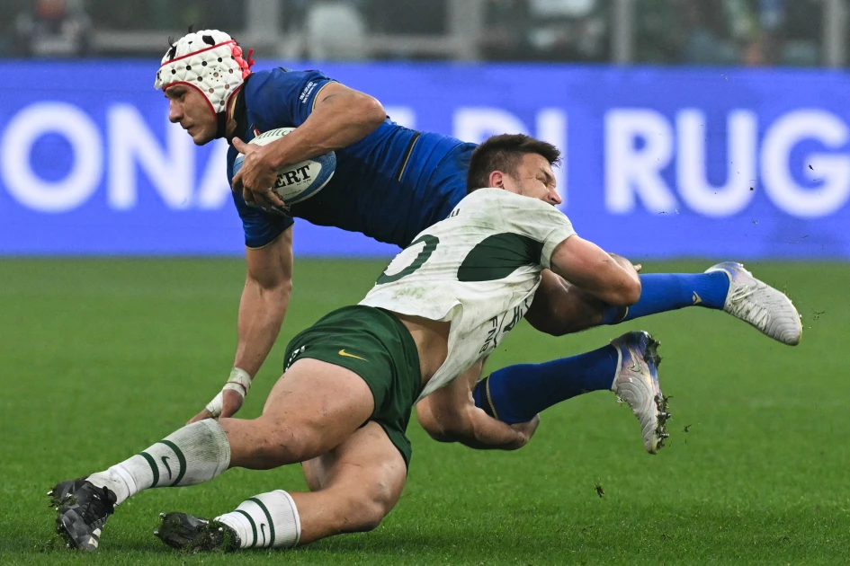 South Africa defy early red card to beat battling Italy