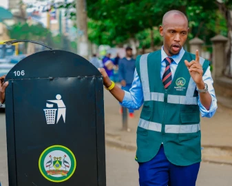 Geoffrey Mosiria: The city's late night choirmaster is about to exit the stage. Or is he?