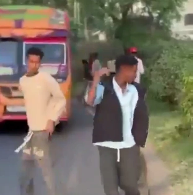 Outrage as daredevil Somali TikTokers obstruct traffic to create deadly content