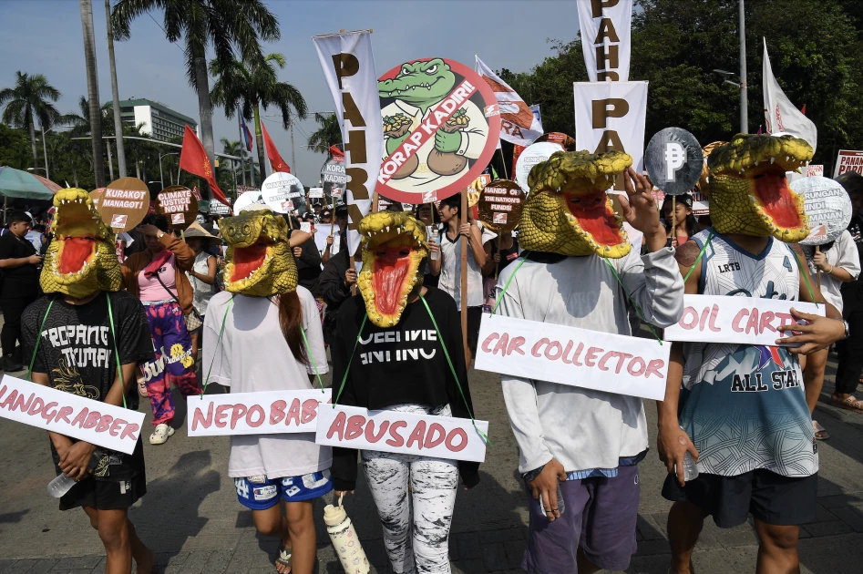 Thousands protest in Philippines against flood control fraud