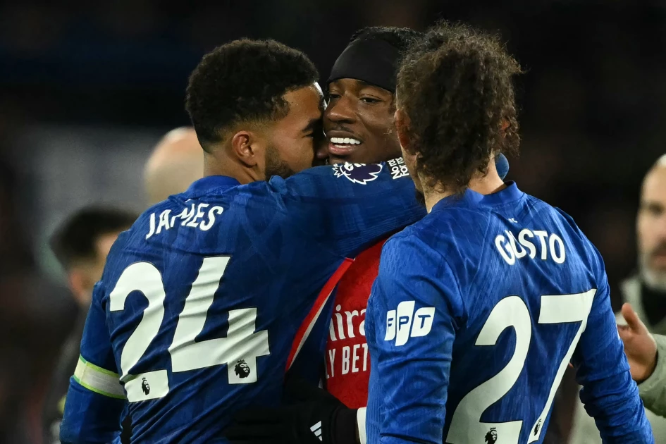 Merino strikes to give Arsenal bruising draw at 10-man Chelsea