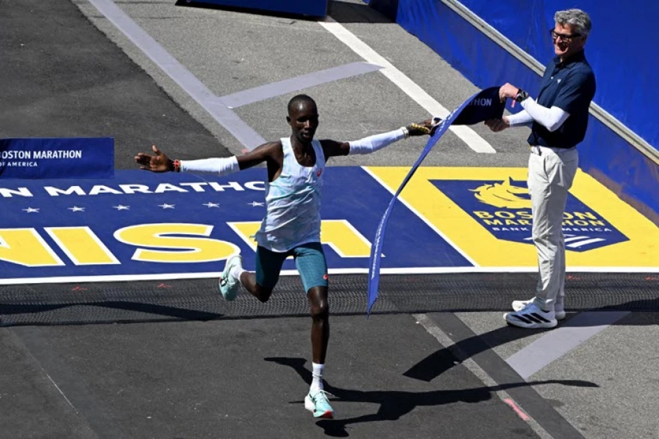 Kenyans win both men and women's marathon races in Valencia
