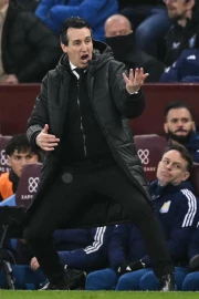 Rogers stars as Villa beat Man Utd to boost title bid