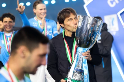 Napoli beat Bologna to lift Italian Super Cup