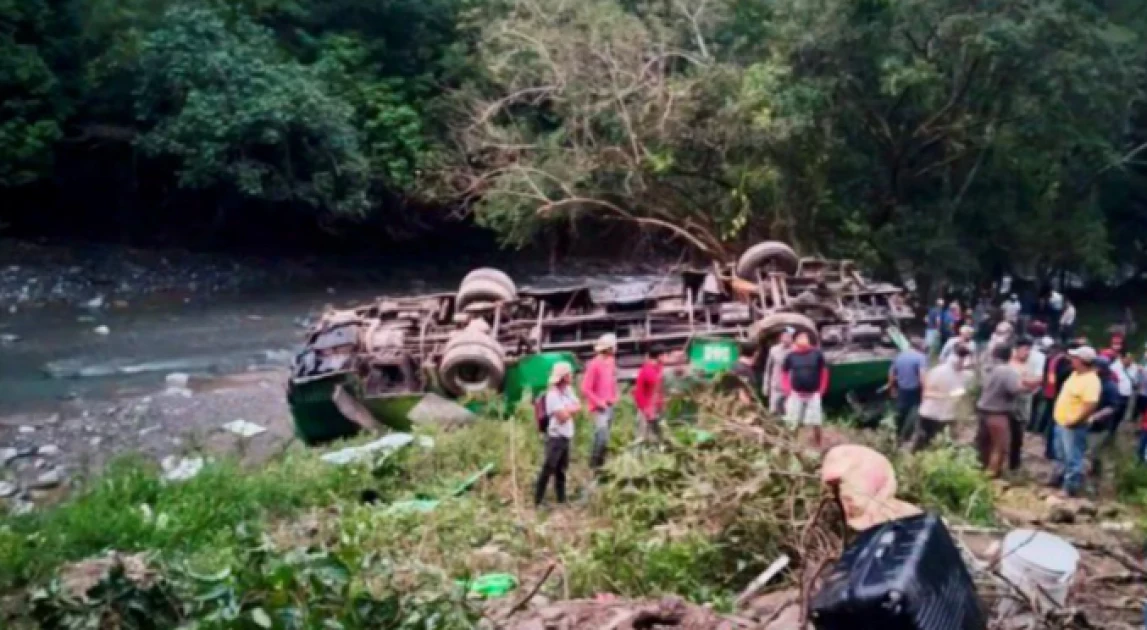 10 dead, 32 injured in Mexico bus crash