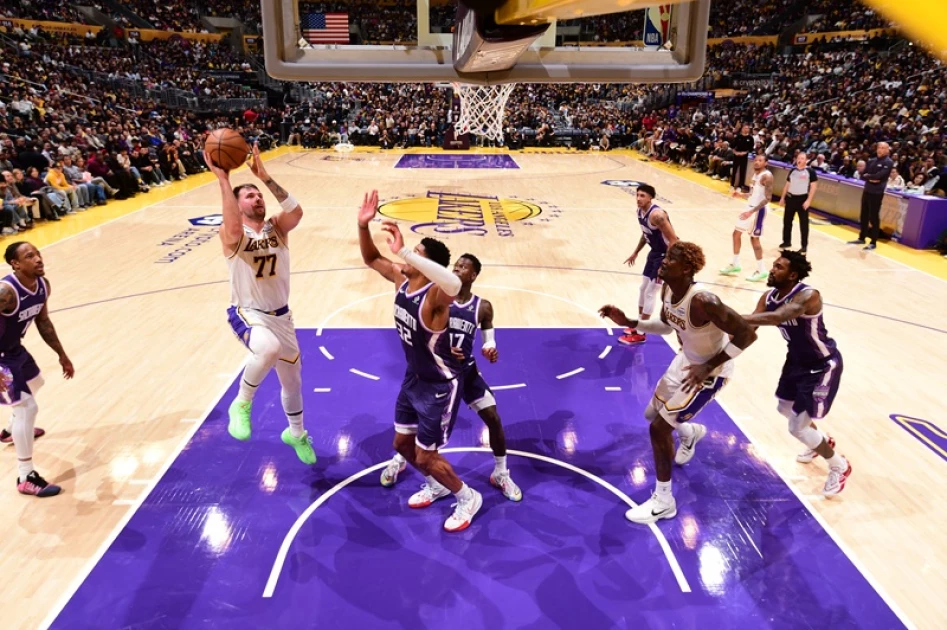 NBA-best Thunder end skid while Kawhi hits career-high 55