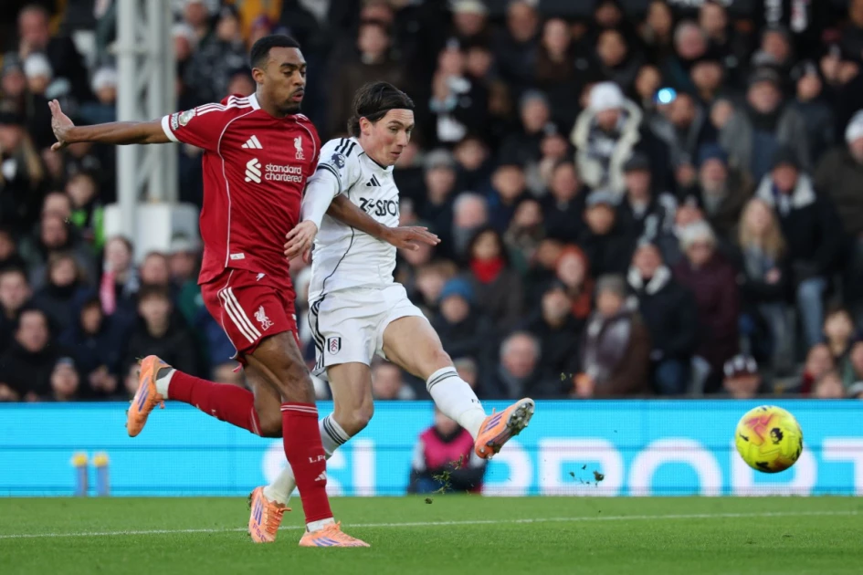 Liverpool denied by late drama at Fulham, Man Utd held by Leeds